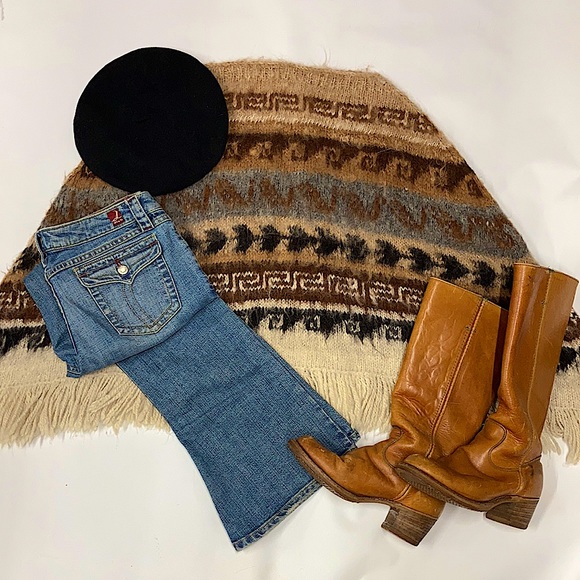 Gorgeous vintage hand knitted wool poncho - Picture 1 of 4